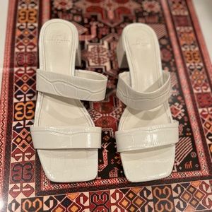 Marc fisher white croc print slip on sandal 💗